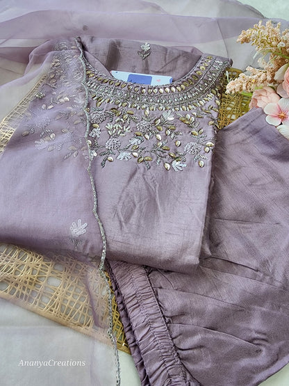 LAVENDER U NECK DOLA SILK SUIT