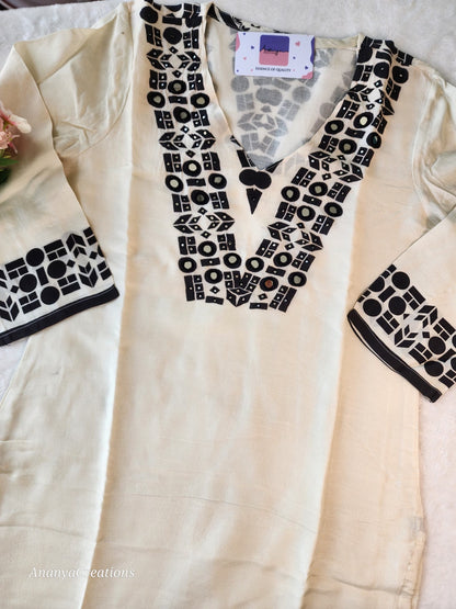 CREPE GEOMETRIC PRINT WHITE