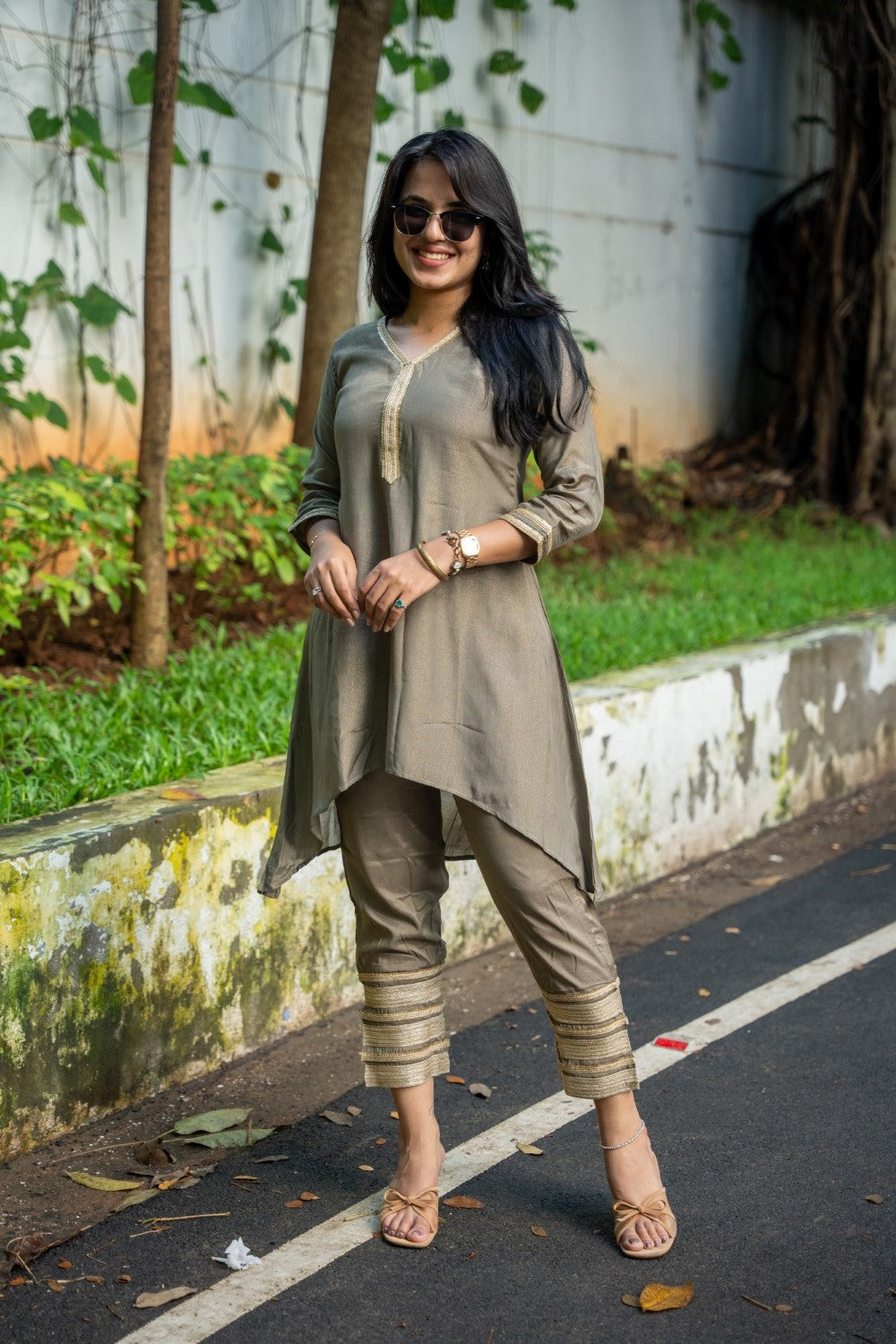 METALLIC TAUPE SHIMMER SUIT WITH POTLI BAG