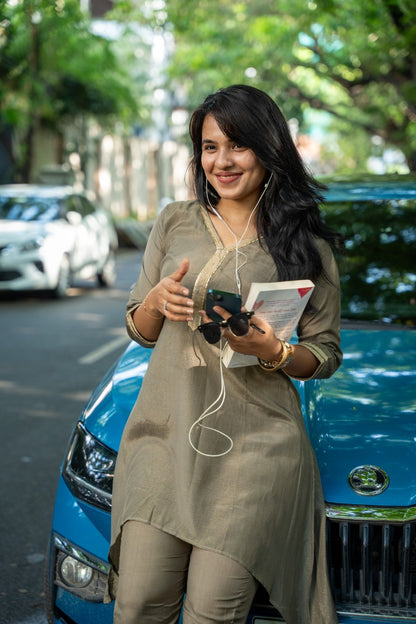 METALLIC TAUPE SHIMMER SUIT WITH POTLI BAG