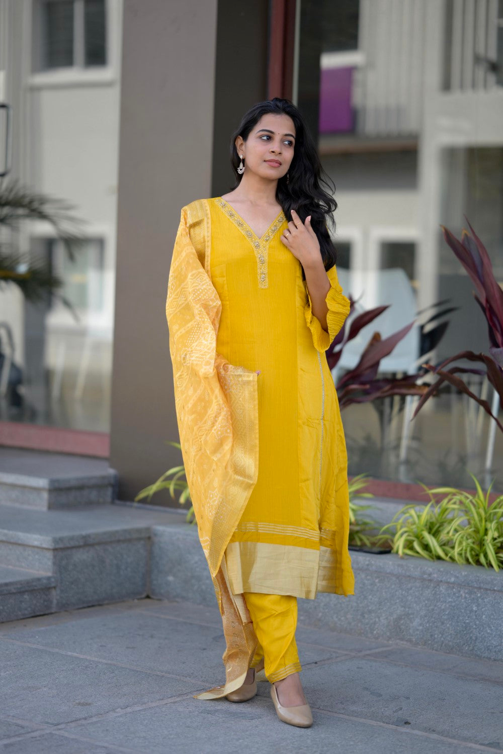 GOLDEN TISSUE CRUSHED SILK SUIT