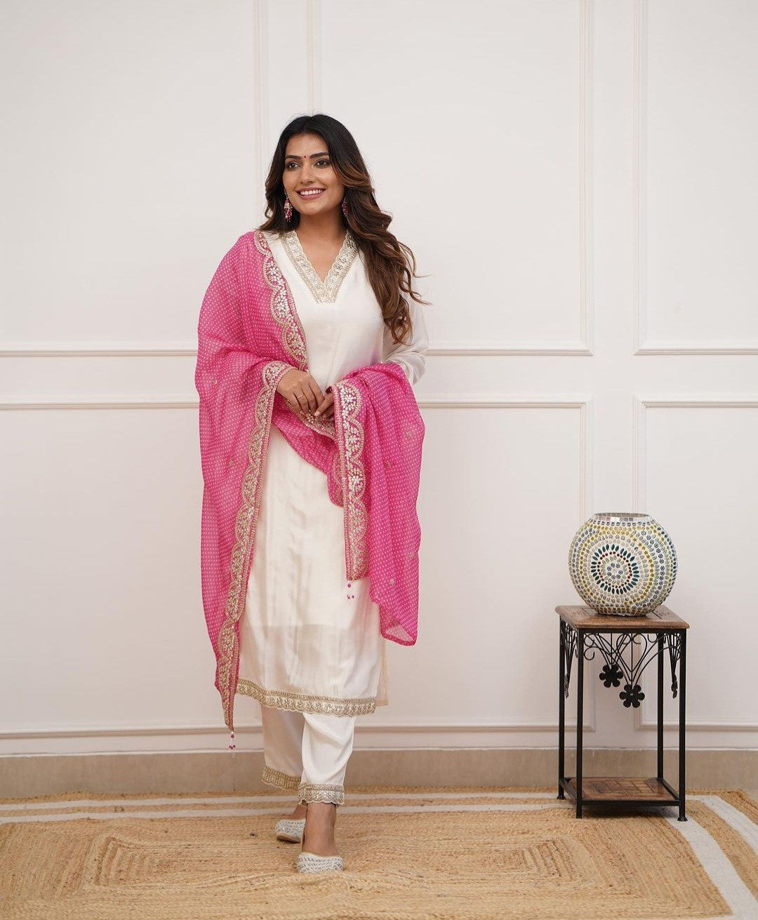 MUSLIN WHITE WITH BHANDINI SHAWL