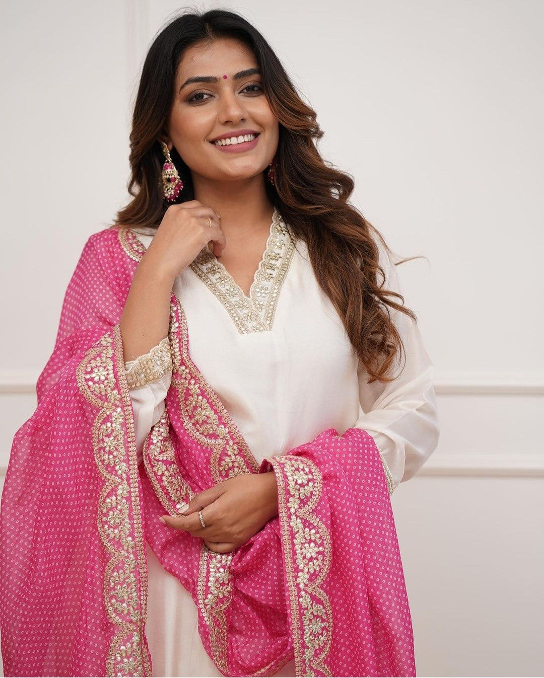 MUSLIN WHITE WITH BHANDINI SHAWL