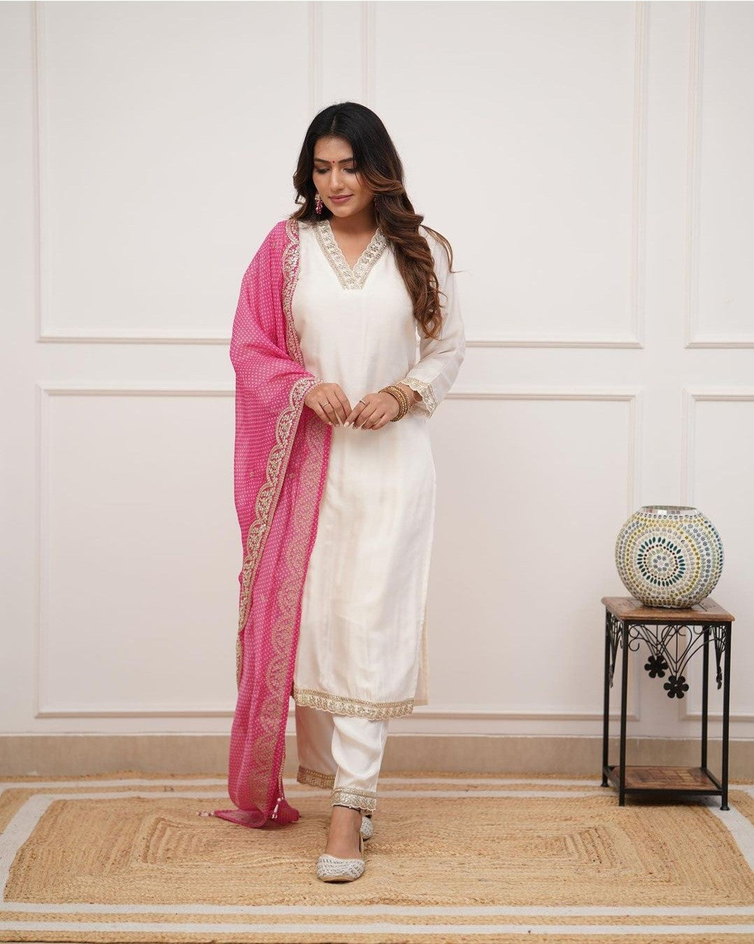 MUSLIN WHITE WITH BHANDINI SHAWL