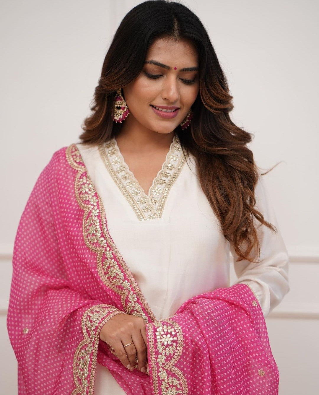 MUSLIN WHITE WITH BHANDINI SHAWL